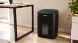 Wohin mit Kontoauszügen und Altverträgen? Fellowes Powershred LX50 hält das Homeoffice diskret