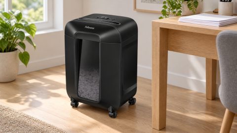 Papier ausmisten mit dem Fellowes Powershred LX85