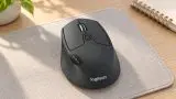 Drei Geräte teilen sich die Logitech M720 Triathlon